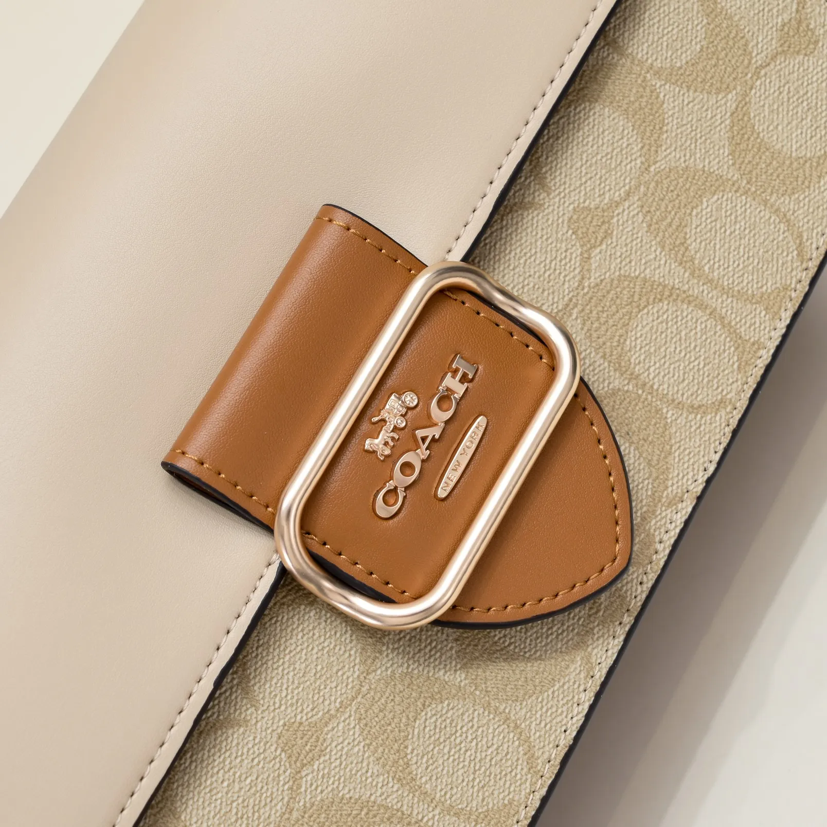P440 [Top original order] New COACH MORGAN classic one-shoulder cross-body armpit bag CR332 milk tea splicing design ~ two different shades of presbyopic fabrics, exquisite and layered, elegant and generous ~ visually very harmonious and versatile! Size:26.5*6.5*14cm