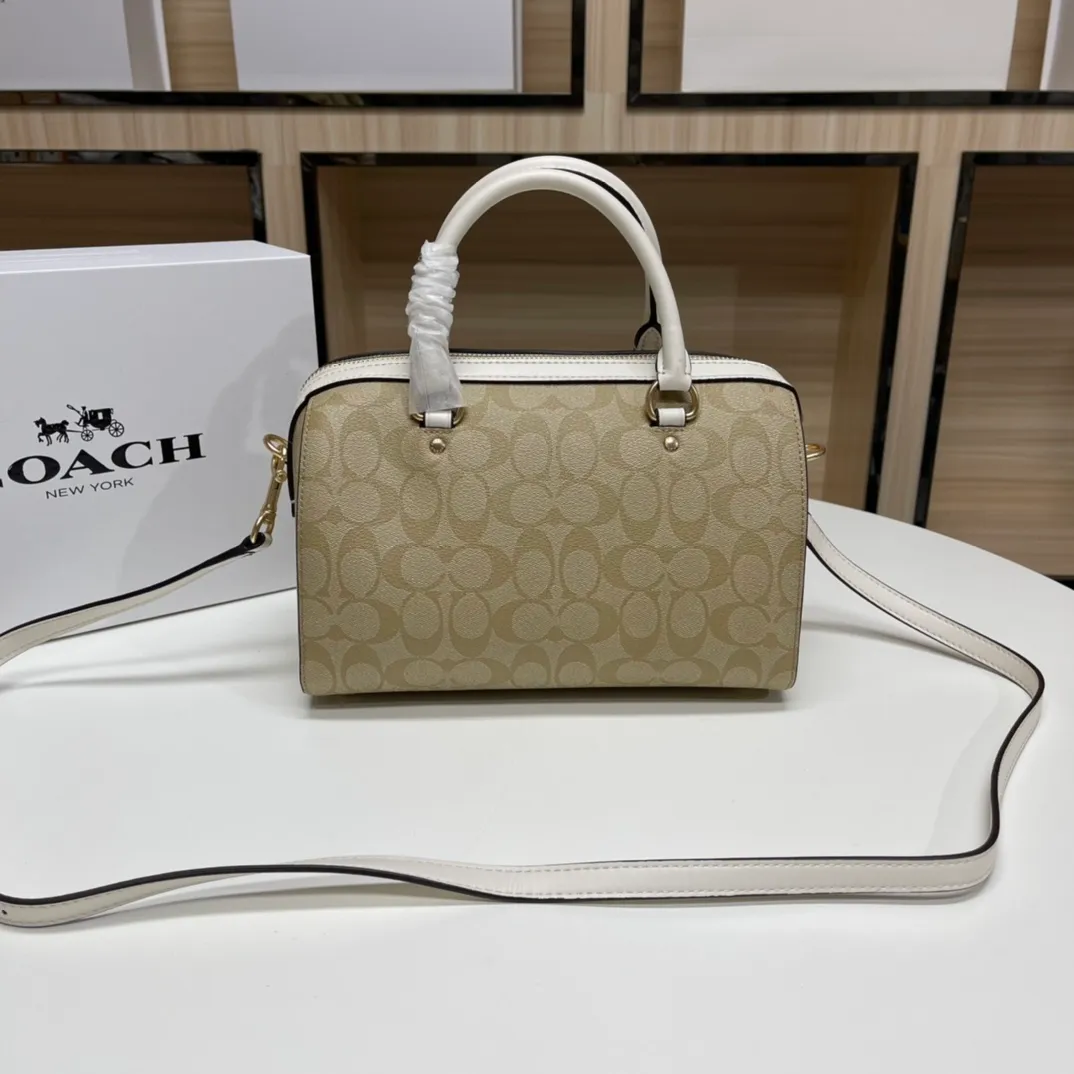 Top original order, batch 480💰COACH/Coach’s new Boston bag 83607 is a super practical bag, regardless of age or season. The bag has a large space and can hold a lot of things. This bag has a long shoulder strap and can be worn cross-body. Size:26*15*13cm