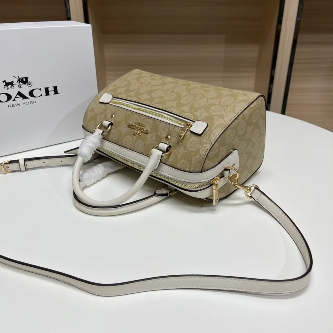 Top original order, batch 480💰COACH/Coach’s new Boston bag 83607 is a super practical bag, regardless of age or season. The bag has a large space and can hold a lot of things. This bag has a long shoulder strap and can be worn cross-body. Size:26*15*13cm