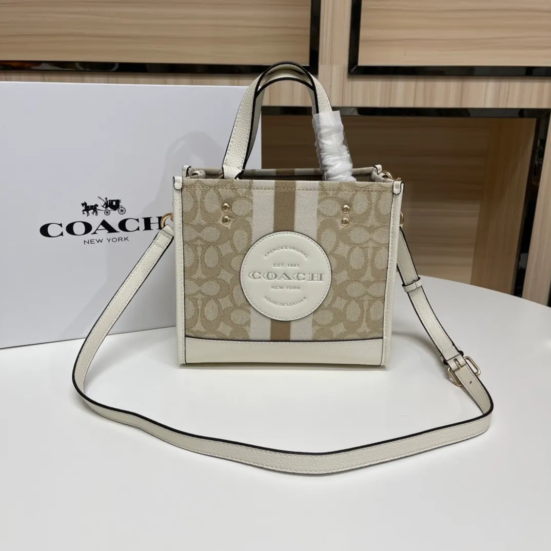 Top original order batch 420💰coach/Coach new color field 22 small portable cross-body shopping bag, fashionable European and American, Mini 22 unique redwood color, soothing warm tones, a winter color at a glance, super gentle Dempsey Chambray series, no one is unfamiliar with it, classic style, color matching in different seasons, model 8417. Size: 22*20*12 cm,