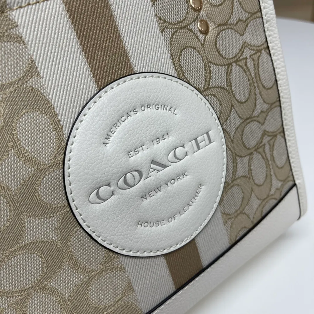 Top original order batch 420💰coach/Coach new color field 22 small portable cross-body shopping bag, fashionable European and American, Mini 22 unique redwood color, soothing warm tones, a winter color at a glance, super gentle Dempsey Chambray series, no one is unfamiliar with it, classic style, color matching in different seasons, model 8417. Size: 22*20*12 cm,