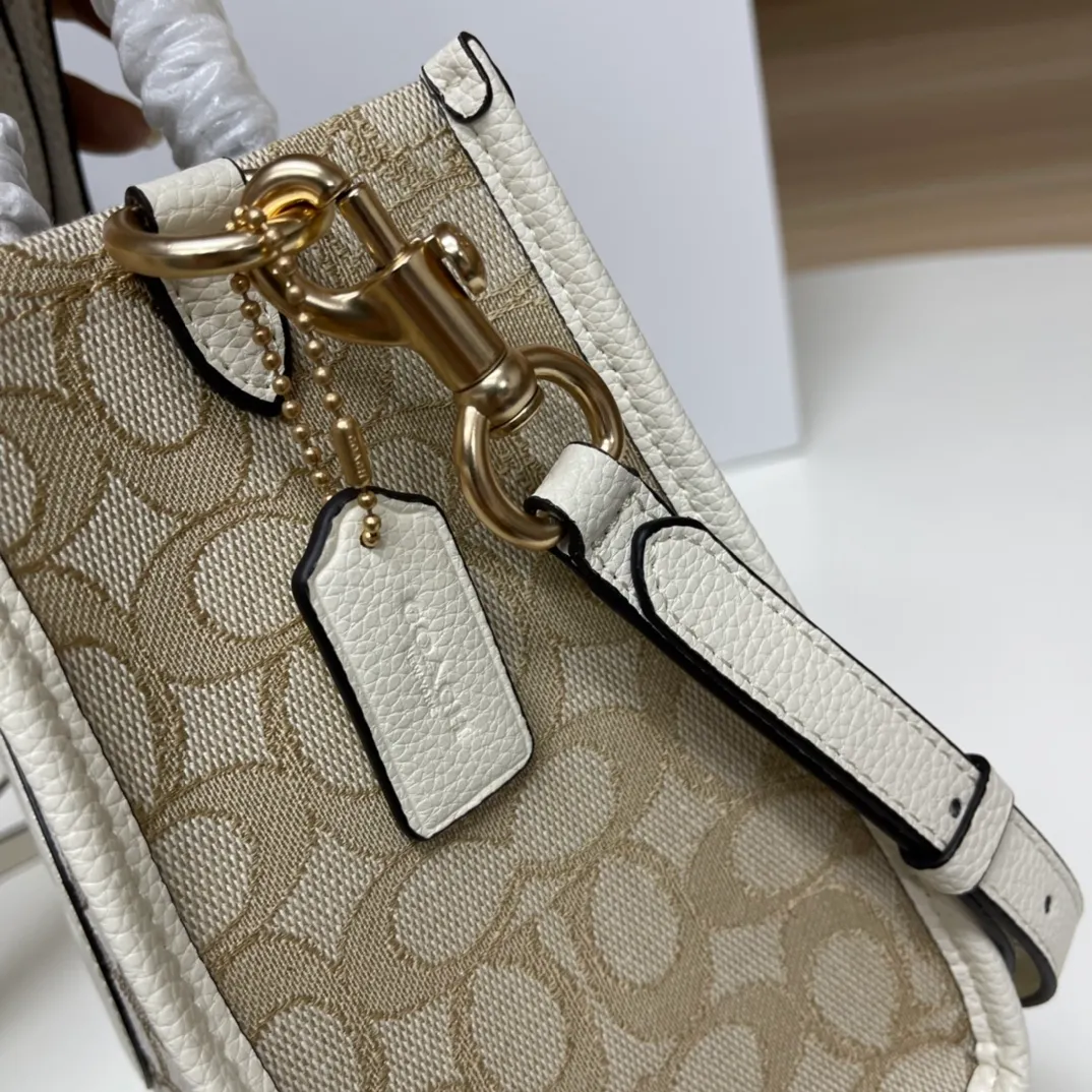 Top original order batch 420💰coach/Coach new color field 22 small portable cross-body shopping bag, fashionable European and American, Mini 22 unique redwood color, soothing warm tones, a winter color at a glance, super gentle Dempsey Chambray series, no one is unfamiliar with it, classic style, color matching in different seasons, model 8417. Size: 22*20*12 cm,