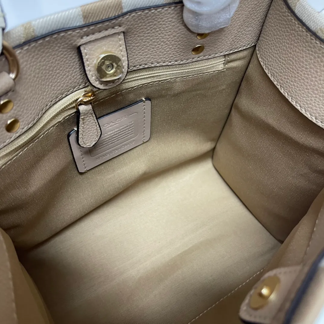 Top original order batch 420💰coach/Coach new color field 22 small portable cross-body shopping bag, fashionable European and American, Mini 22 unique redwood color, soothing warm tones, a winter color at a glance, super gentle Dempsey Chambray series, no one is unfamiliar with it, classic style, color matching in different seasons, model 8417. Size: 22*20*12 cm,