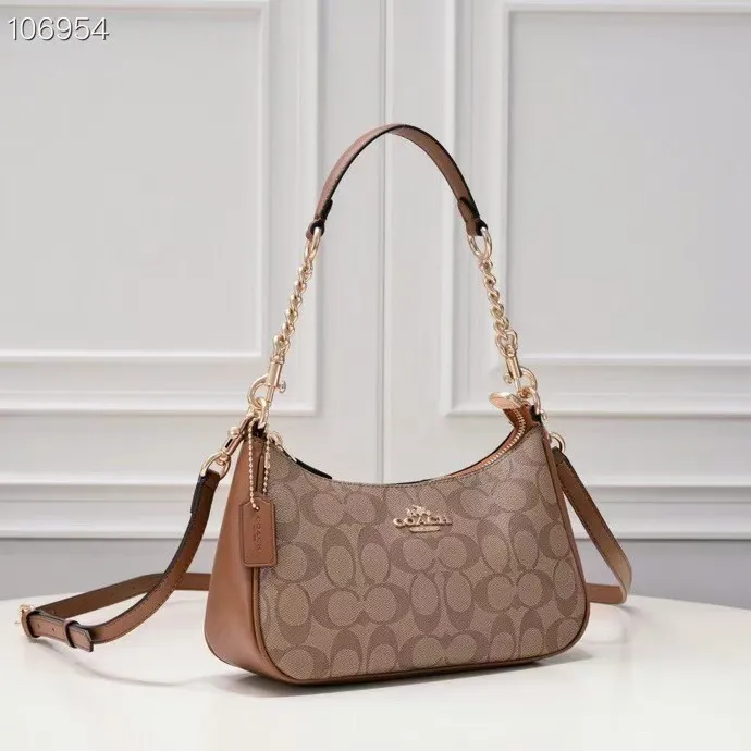 P260 [Top original order] Coach's new Teri underarm bag CA548 is larger than the mahjong bag, and the capacity zipper arc is more beautiful. It is equipped with two shoulder straps. The bag body is simple and elegant, and the stiff structure shows a capable and neat temperament. Dimensions: 24.5cm long x 13cm high x 6cm wide