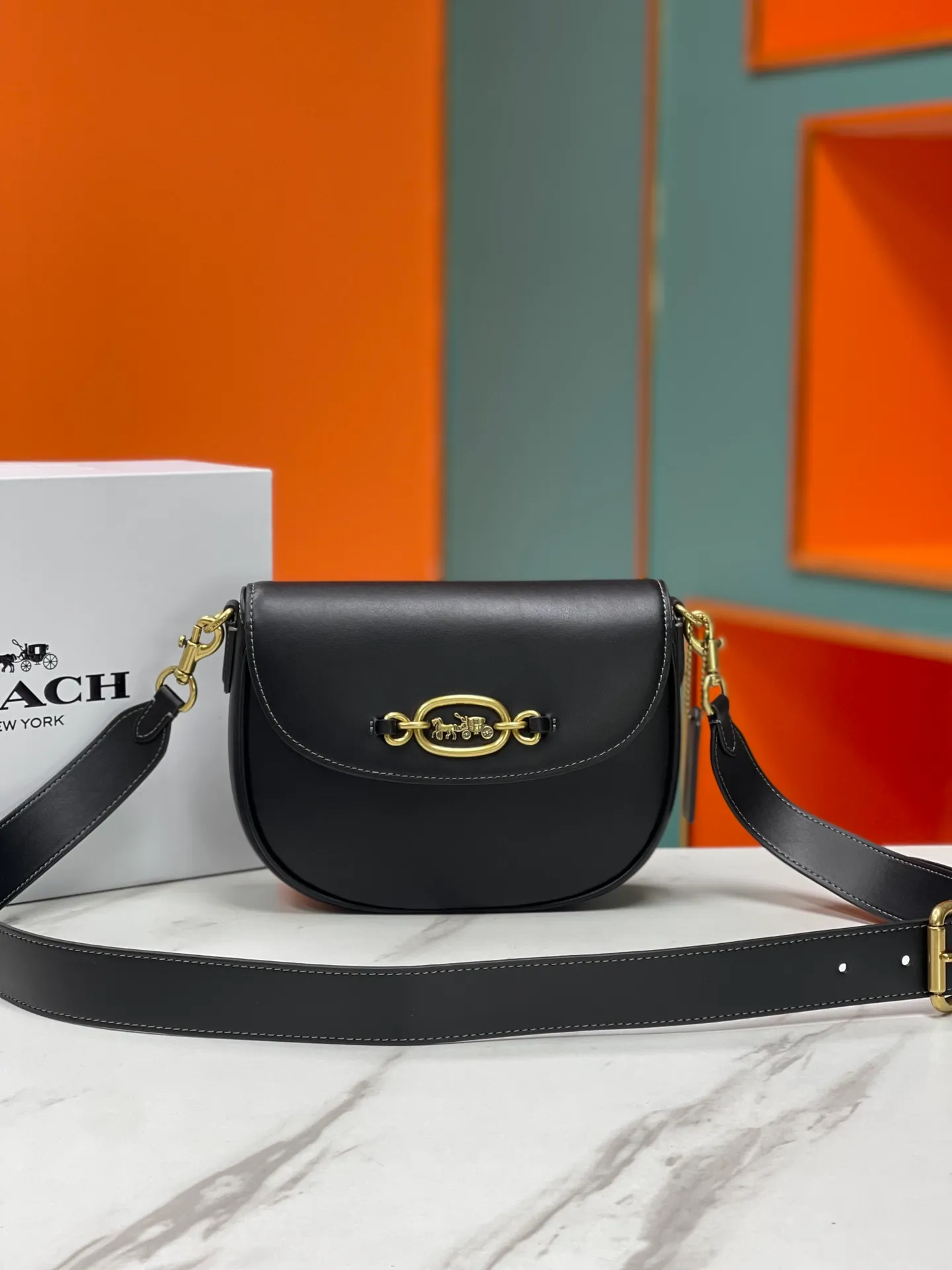 Batch 440💰 Coach’s new counter synchronization model CM705 HARLER shoulder crossbody bag saddle bag, minimalist and casual, casual and versatile item ~ 22x17.5x6cm