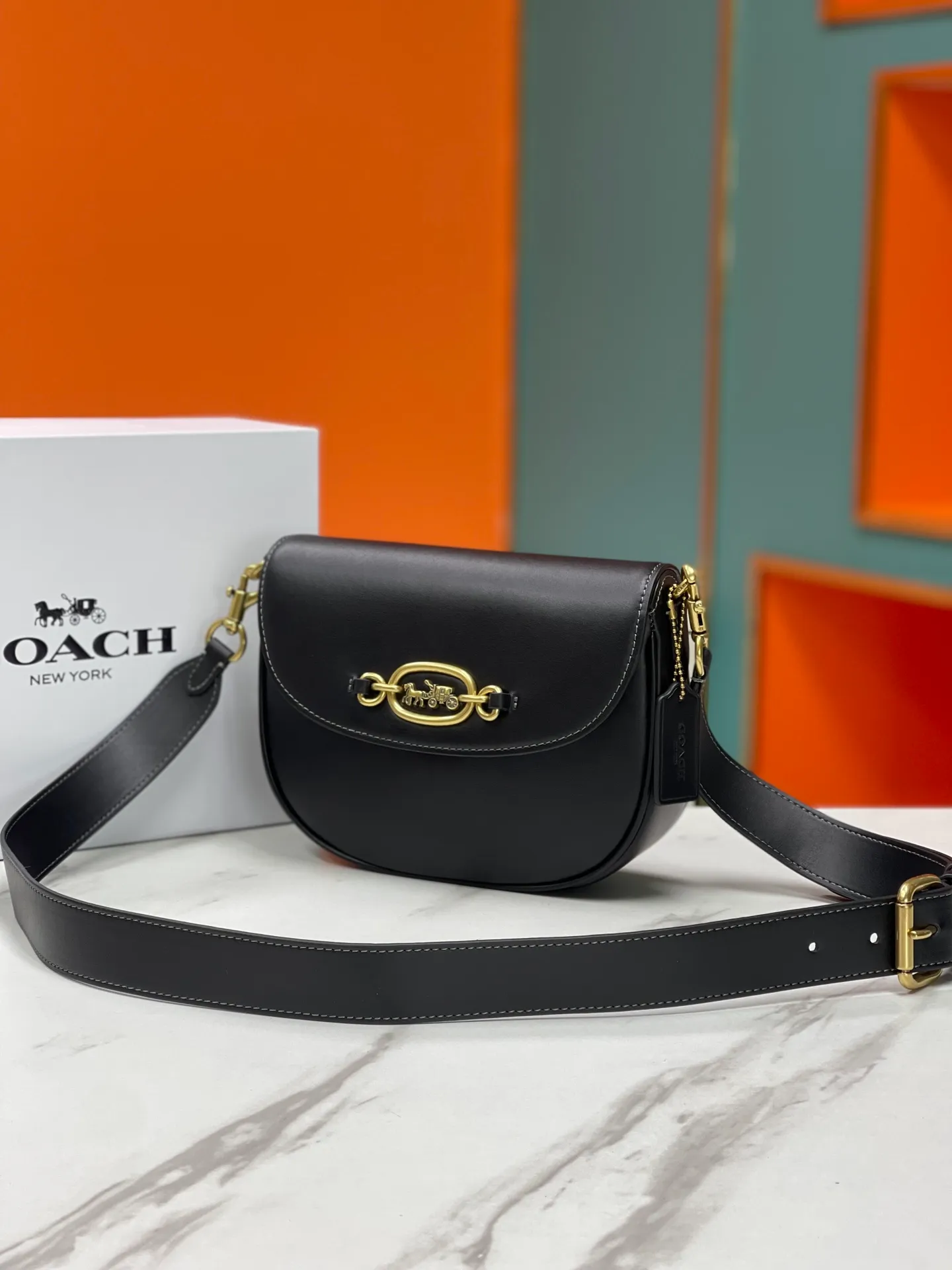 Batch 440💰 Coach’s new counter synchronization model CM705 HARLER shoulder crossbody bag saddle bag, minimalist and casual, casual and versatile item ~ 22x17.5x6cm