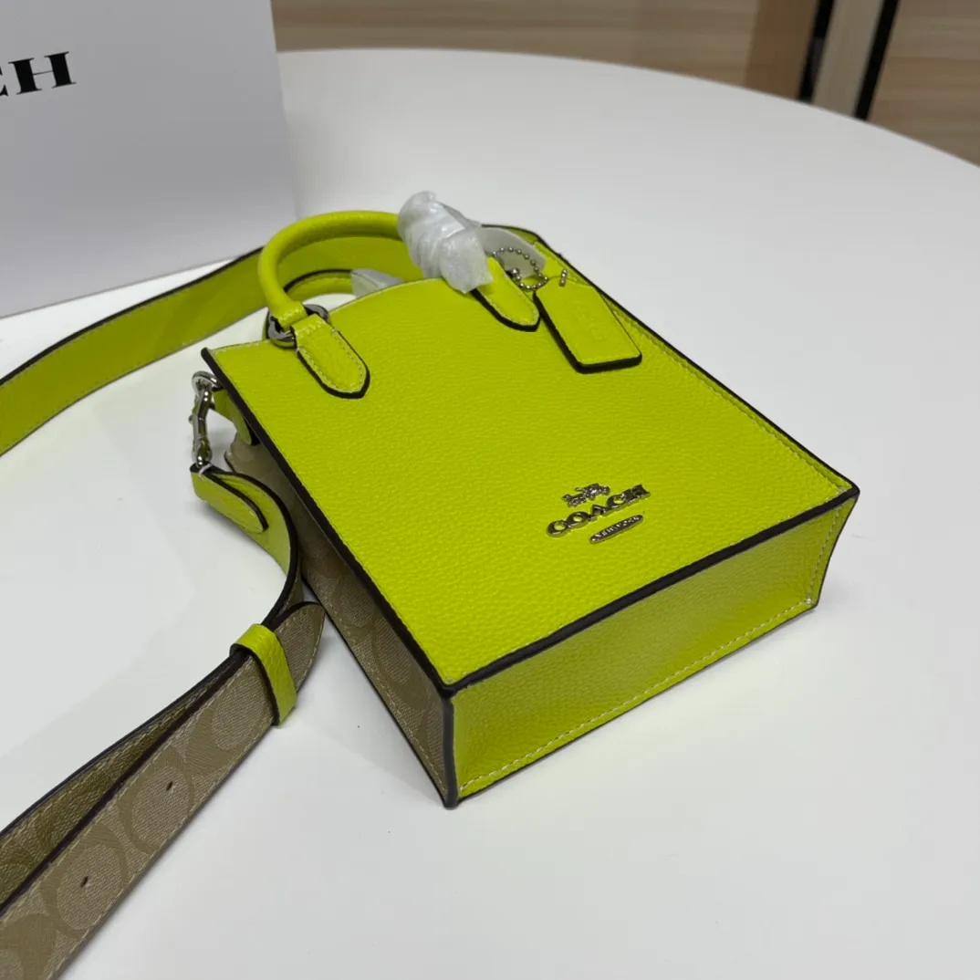 Top original order 📣Batch 380💰New small tote CJ494 light card with white, brown with black CJ501 lemon yellow, orange CK170 beige Mini Tote small music bag The overall color system is very suitable for the hot summer. The bag shape is a simple music bag. The matching shoulder strap can be worn cross-body and detachable. It is very convenient and versatile. The magnetic buckle seal is small and very good for taking photos. Sports and leisure without losing classic elements, it can be perfectly matched with different styles. Size: 14*17*5