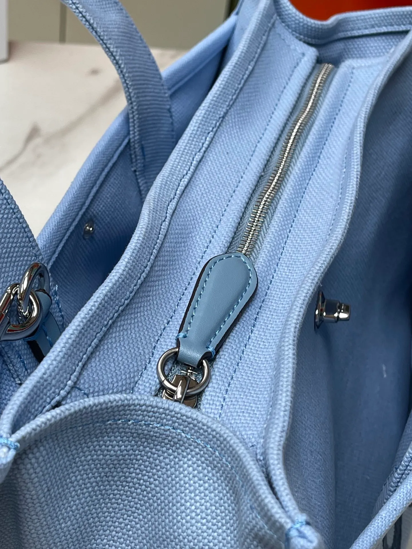 Top original order, batch 480💰Coach’s January new model CP416 cargo tote bag is a must-have for commuting and meets daily needs. Exquisite letter embroidery texture and full closed zipper design, very safe√Size: 33X24X14