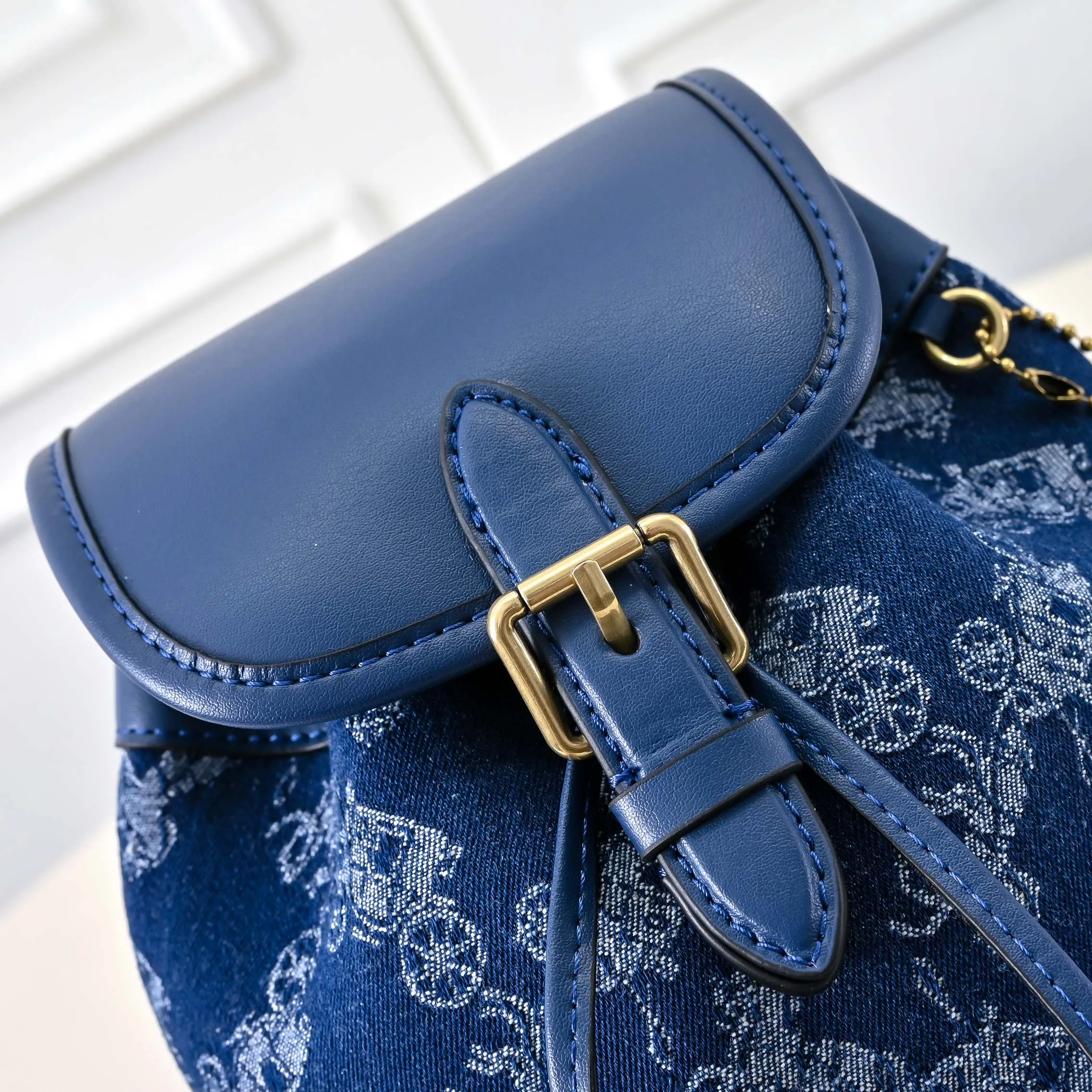 Style number: CAM31 Size: 17*11*22.5cm