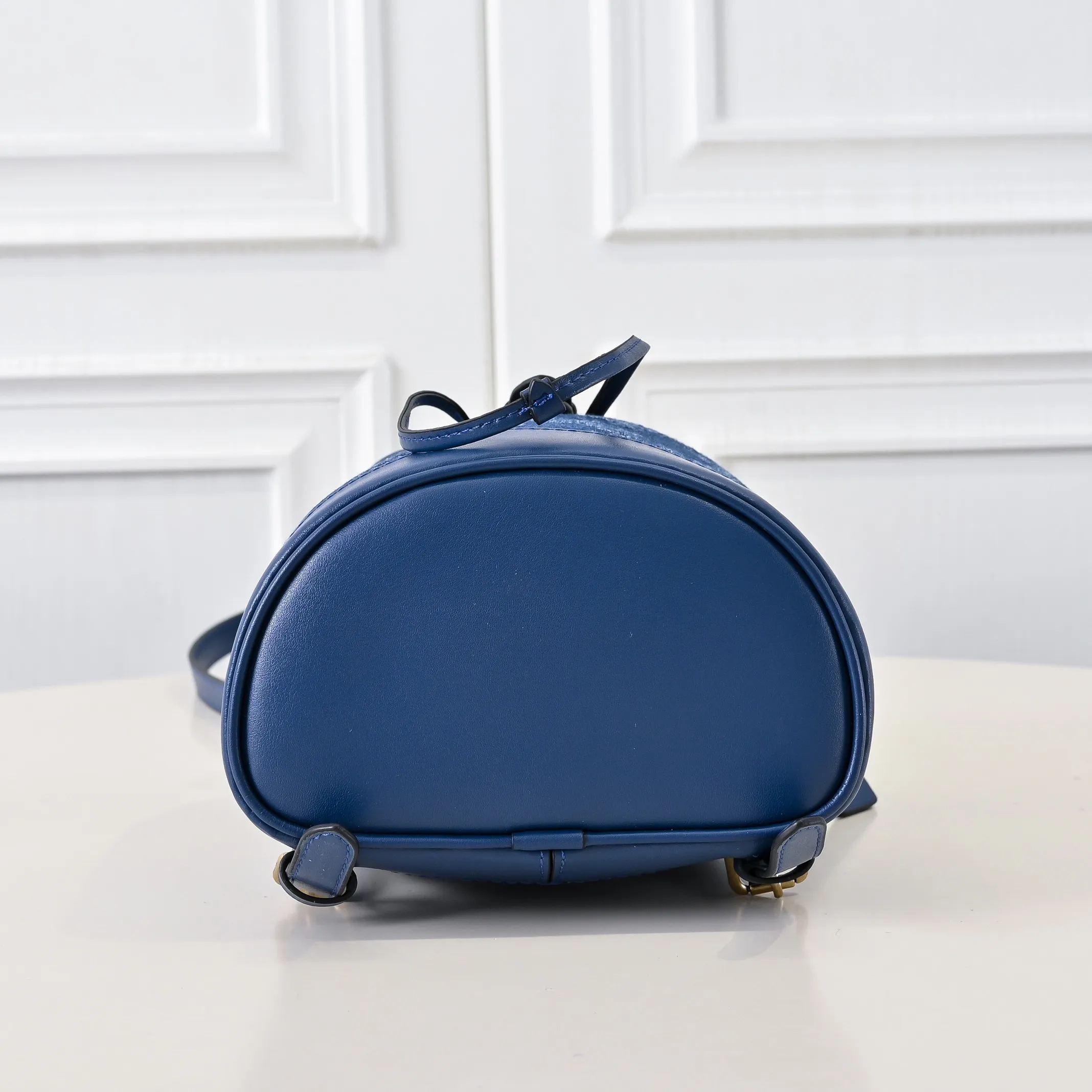 Style number: CAM31 Size: 17*11*22.5cm