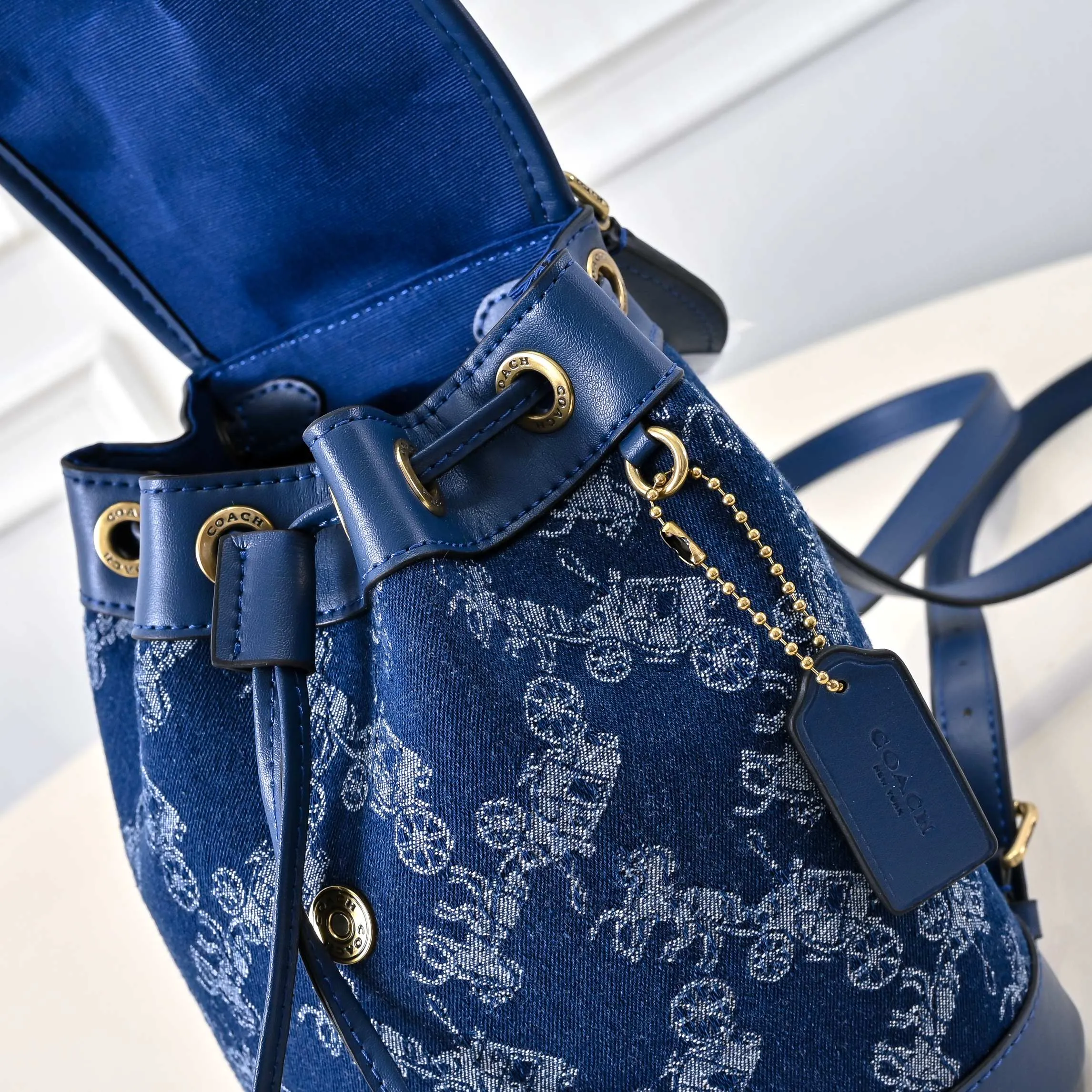 Style number: CAM31 Size: 17*11*22.5cm