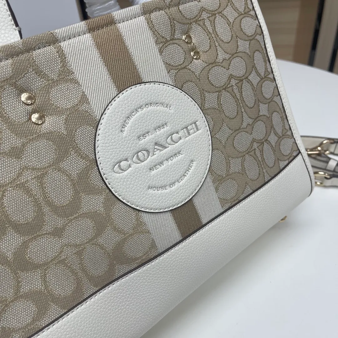 Top original order batch 440💰. coach/Coach new model C8448 Butot horizontal series, latest style design, large round cake LOGO, very iconic, big C with hemp thread presbyopia embroidery, size is about 29/13/22.