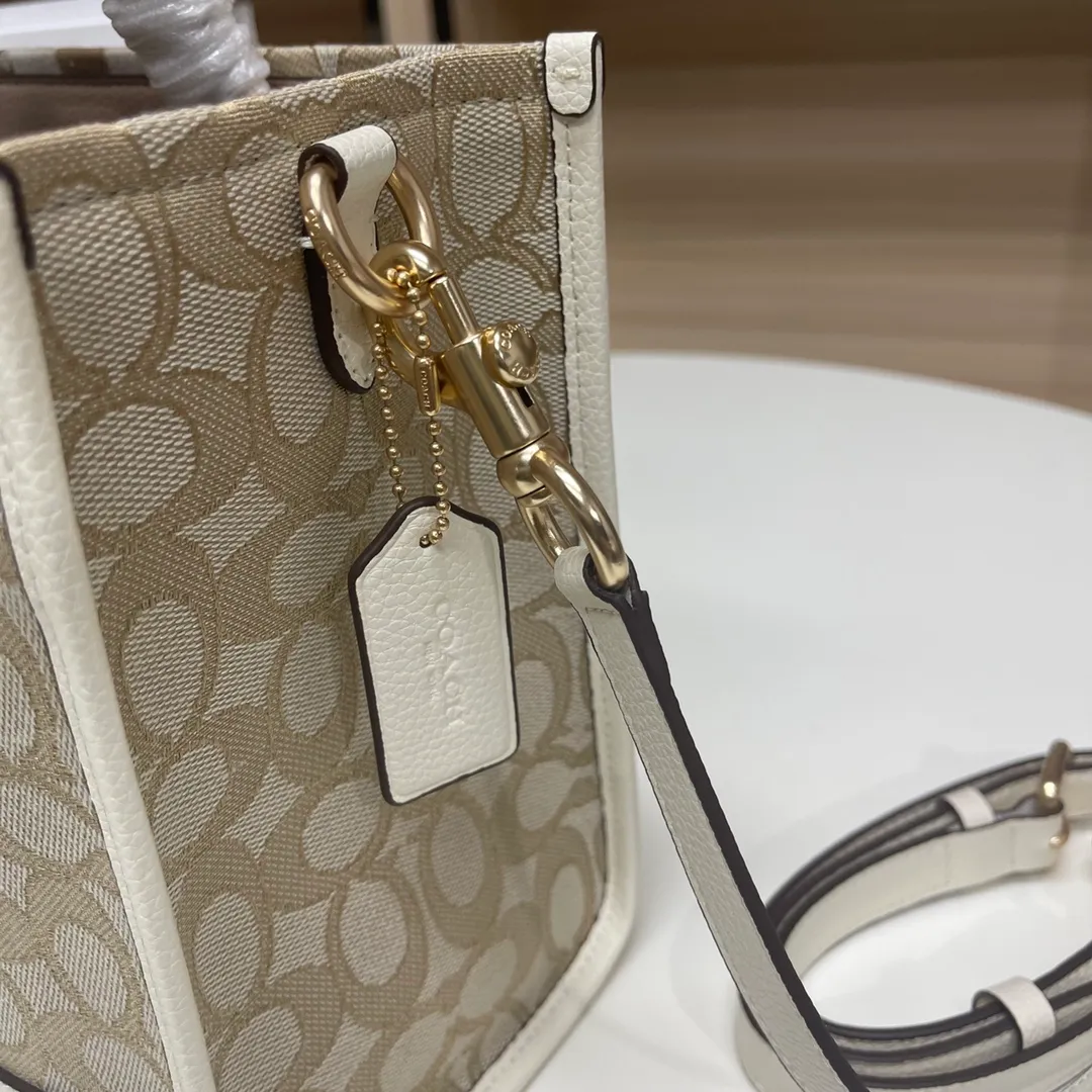 Top original order batch 440💰. coach/Coach new model C8448 Butot horizontal series, latest style design, large round cake LOGO, very iconic, big C with hemp thread presbyopia embroidery, size is about 29/13/22.
