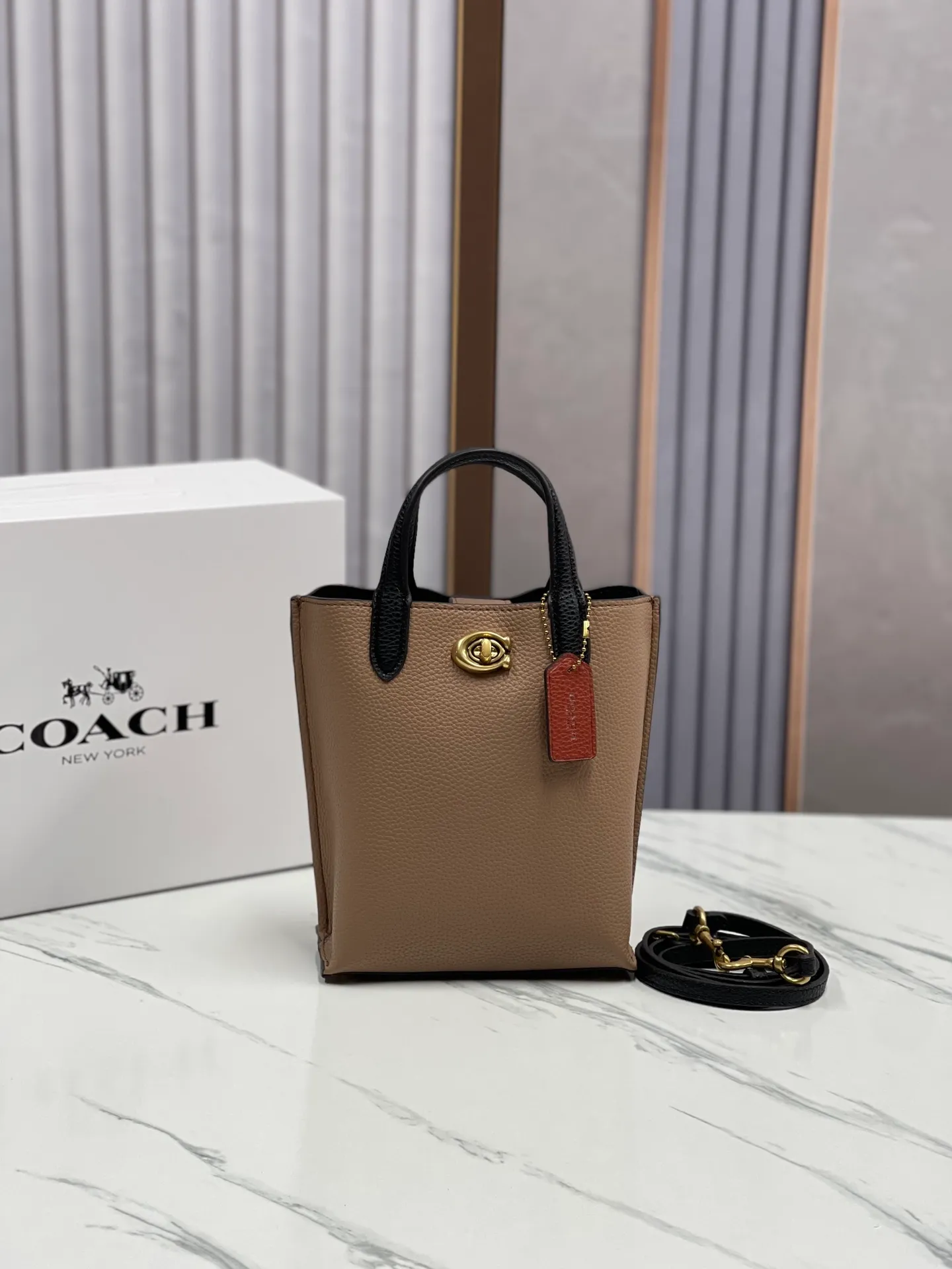 Batch 400💰Coach/Coach new counter 2024 CR676 CR675 new Willow tote bag mini size pebbled full cowhide, the bag has compartments and small girls can completely handle it, size: 16.5