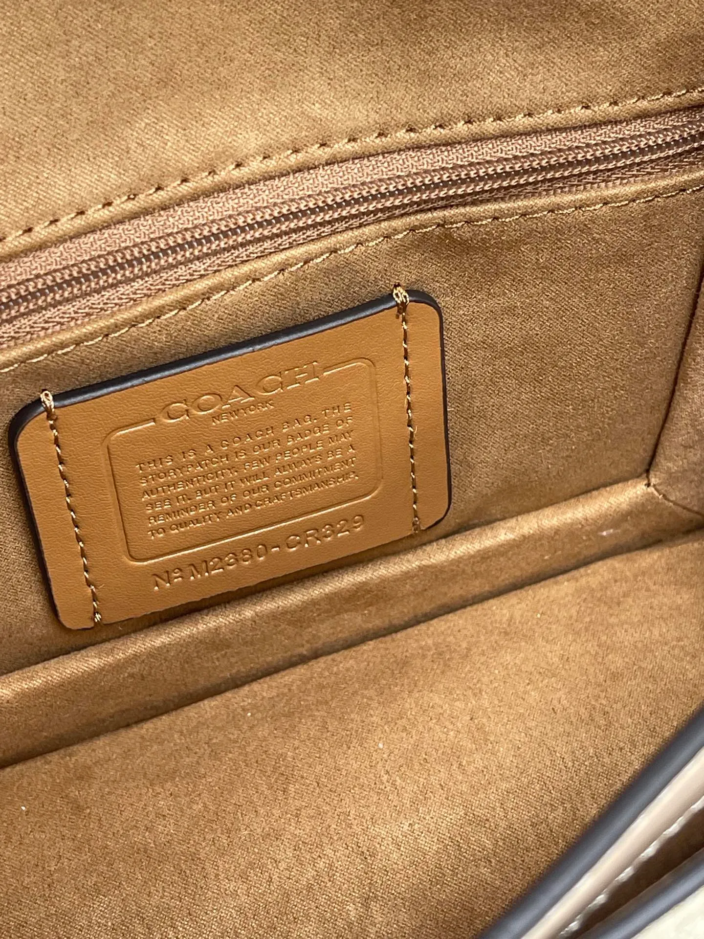 Top original order, batch 460💰coach/Coach new model CR329 Morgan series is a must-have for Valentine's Day gifts. Exquisite, compact and playful, wear-resistant and scratch-resistant. The built-in compartment can accommodate a variety of personal belongings. Girls don't have to worry about their belongings when going out. The shoulder strap can be adjusted diagonally or over one shoulder. Super practical size 18.5X15X6