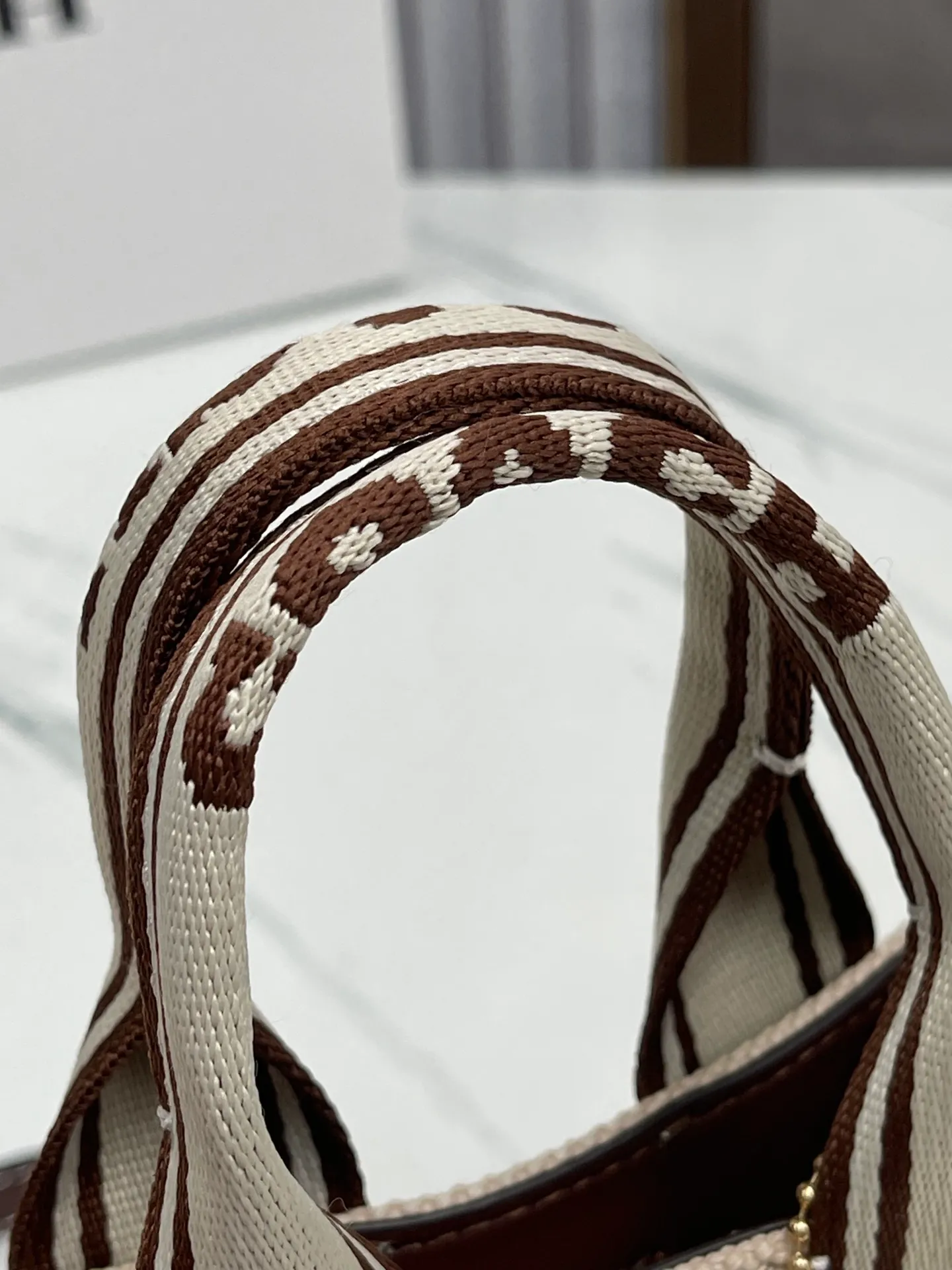 Batch 440💰Coach/Coach new model CS618 milk white canvas SMITH mini small canvas and leather retro hand-held crossbody bag, the upper body is small and cute, very versatile ~ 16.5x11x8cm.