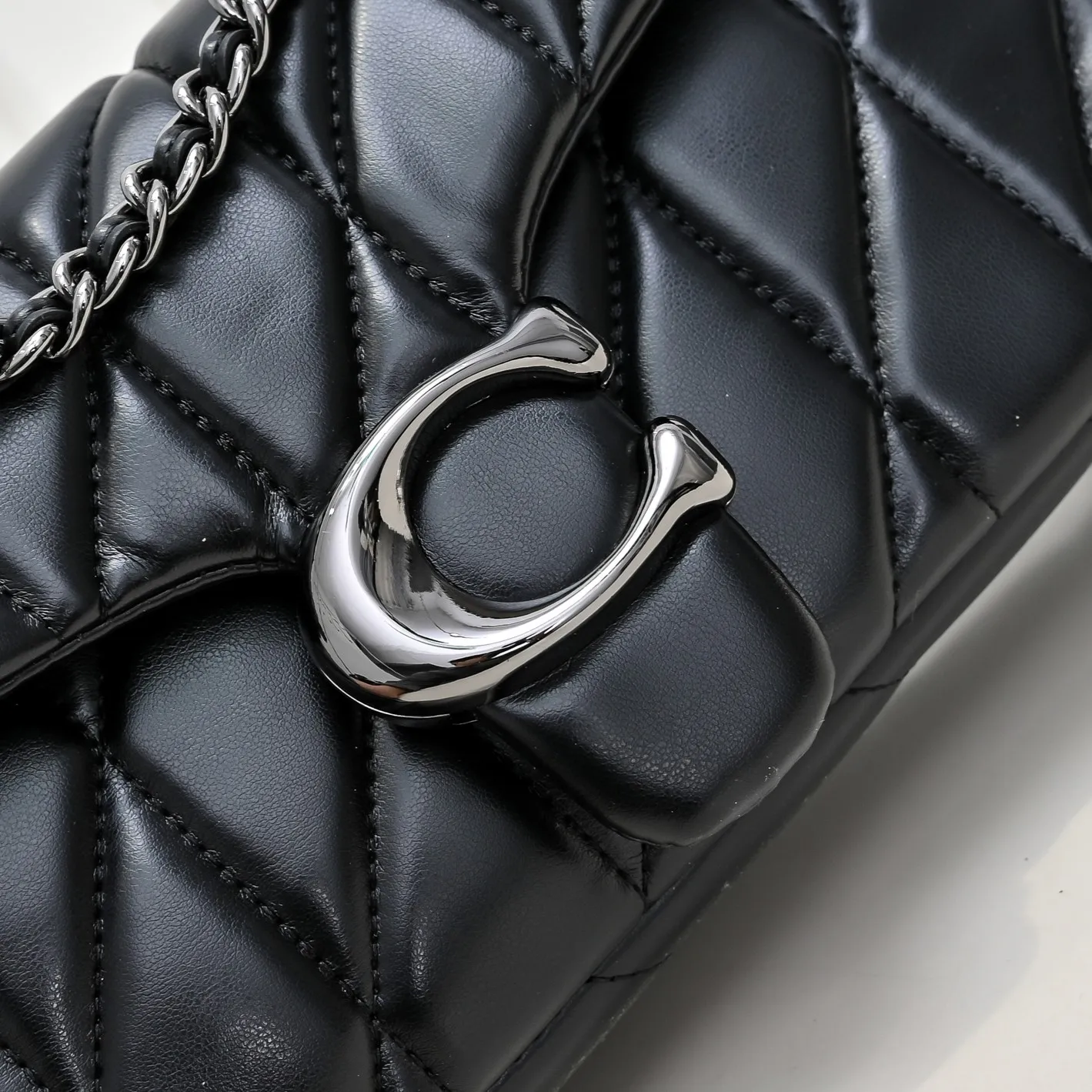 P440 [Top original order] Large silver buckle Style number CP300 Size: 26*18*4cm