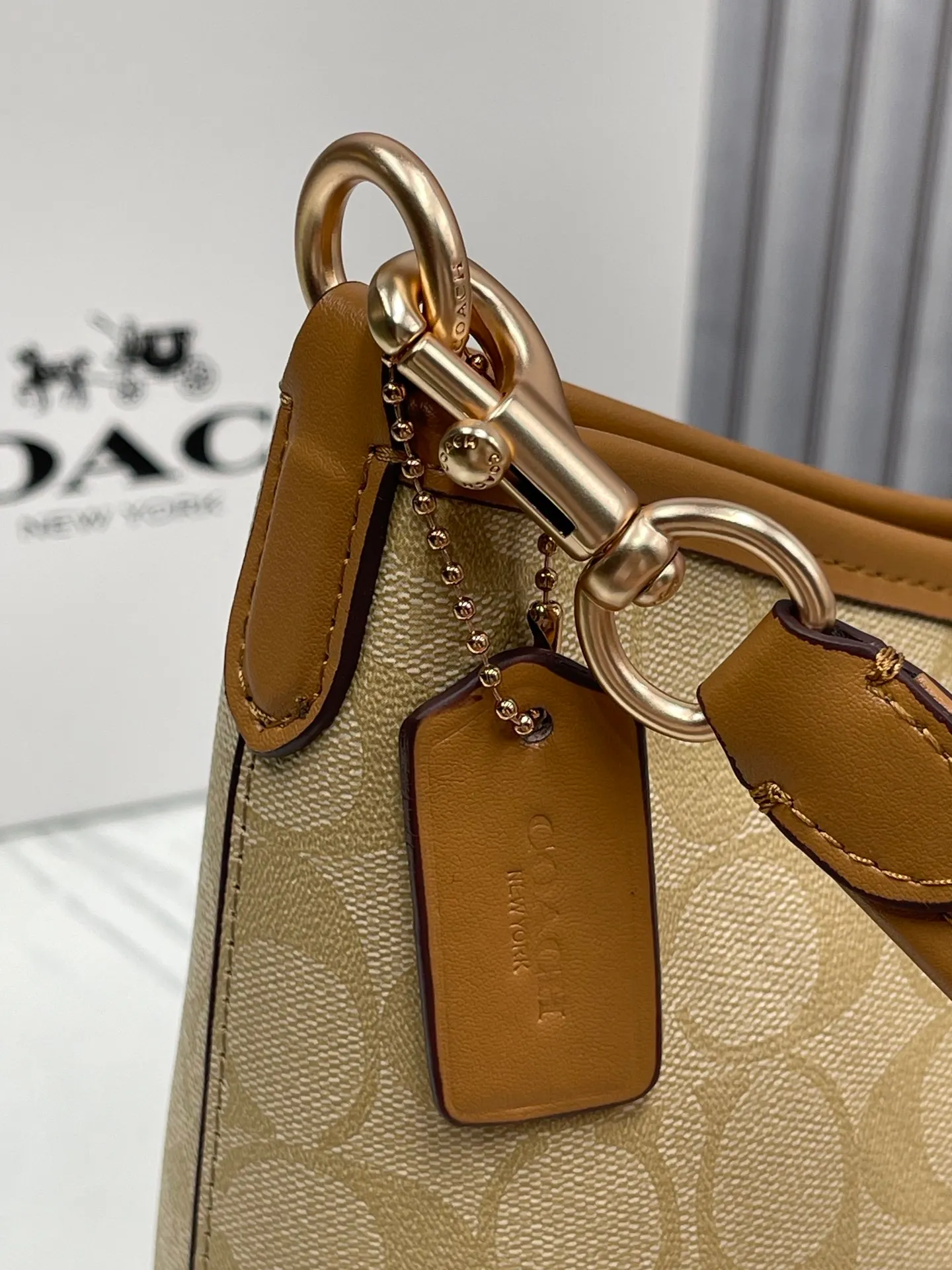 Top original order, batch 420💰Koujia counter synchronization. New underarm bag Laurela single shoulder crossbody portable hobo bag Style number: CR149 Size: 28-18-11cm