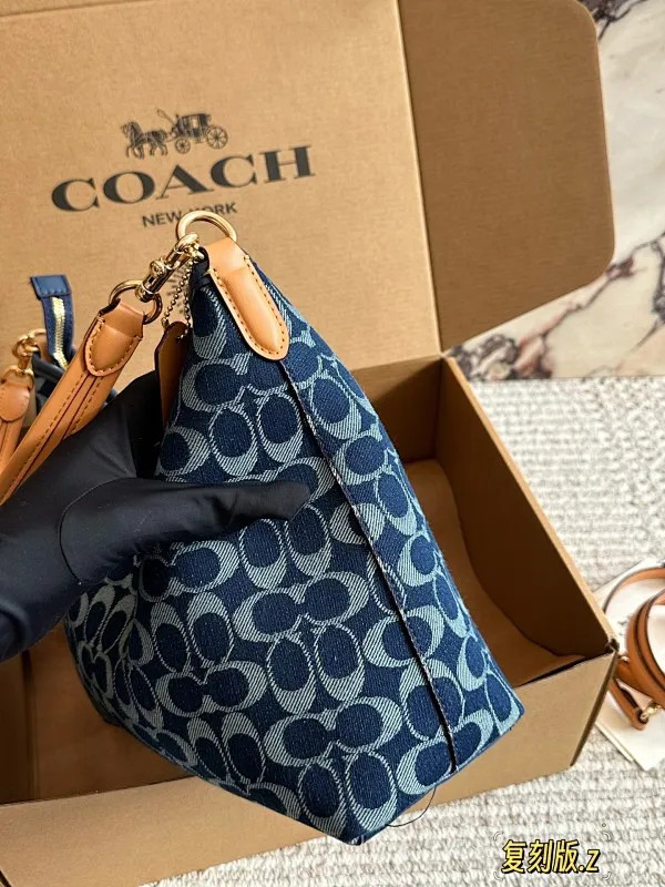 All categories Official website "Brand Women's Bags" Women's Bags 💙 COACH 2025 new COACH armpit bag
