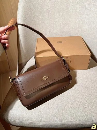 All categories Official website "Brand Women's Bags" Women's Bags 💙 COACH 2025 new COACH armpit bag