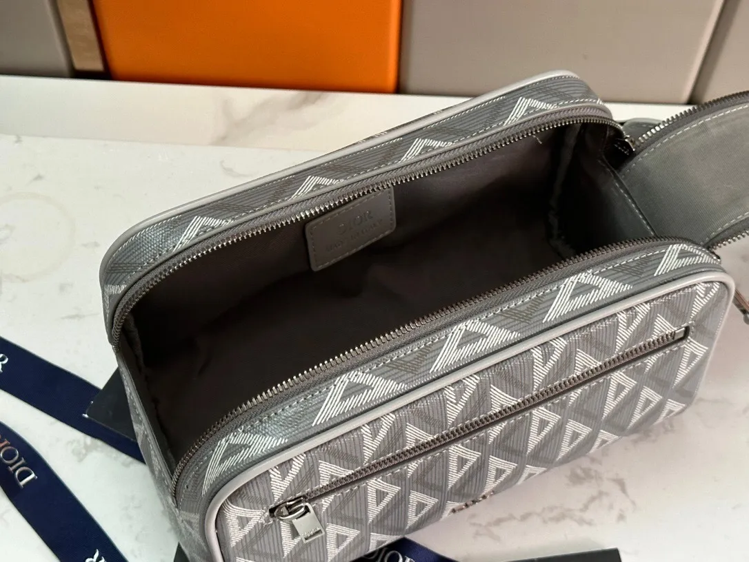 All categories 💚 Top version men’s bags 💚 DIOR 2025 official website new DIOR toiletry bag