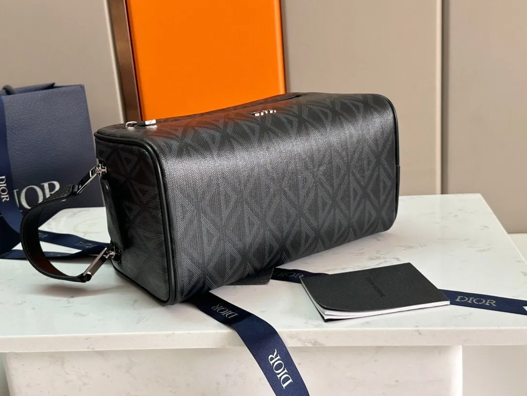 All categories 💚 Top version men’s bags 💚 DIOR 2025 official website new DIOR toiletry bag