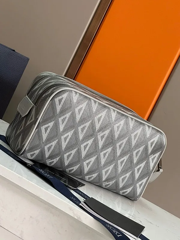 All categories 💚 Top version men’s bags 💚 DIOR 2025 official website new DIOR toiletry bag