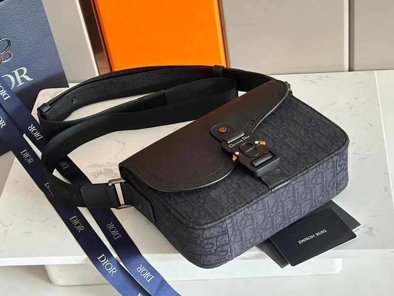 All categories 💚 Top version men’s bags 💚 DIOR 2025 official website new DIOR crossbody bag