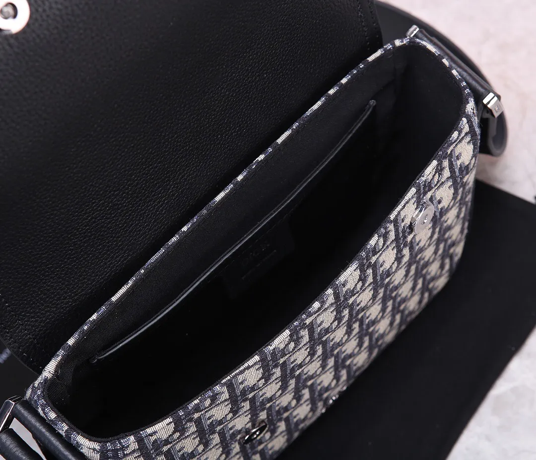 All categories 💚 Top version men’s bags 💚 DIOR 2025 official website new DIOR crossbody bag