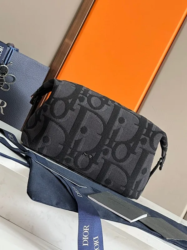All categories 💚 Top version men’s bags 💚 DIOR 2025 official website new DIOR toiletry bag