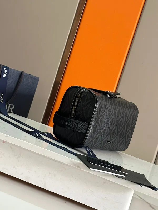 All categories 💚 Top version men’s bags 💚 DIOR 2025 official website new DIOR toiletry bag