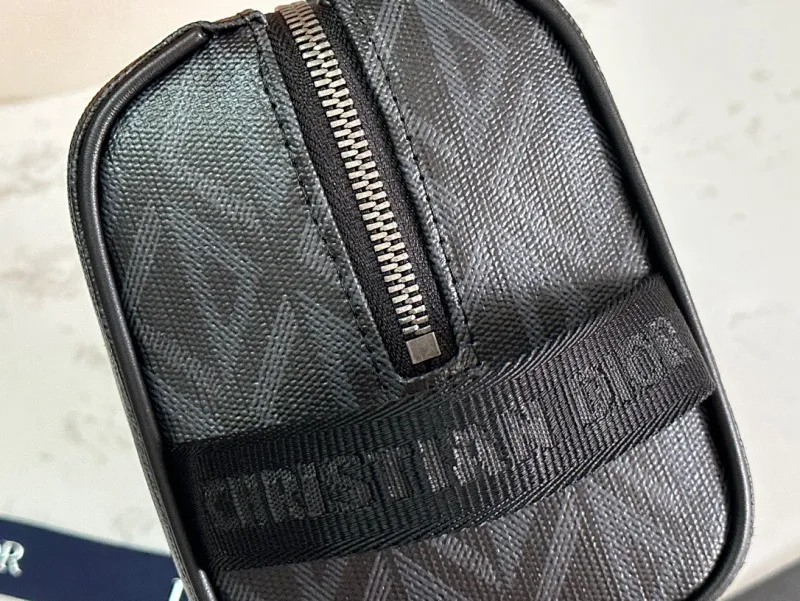 All categories 💚 Top version men’s bags 💚 DIOR 2025 official website new DIOR toiletry bag