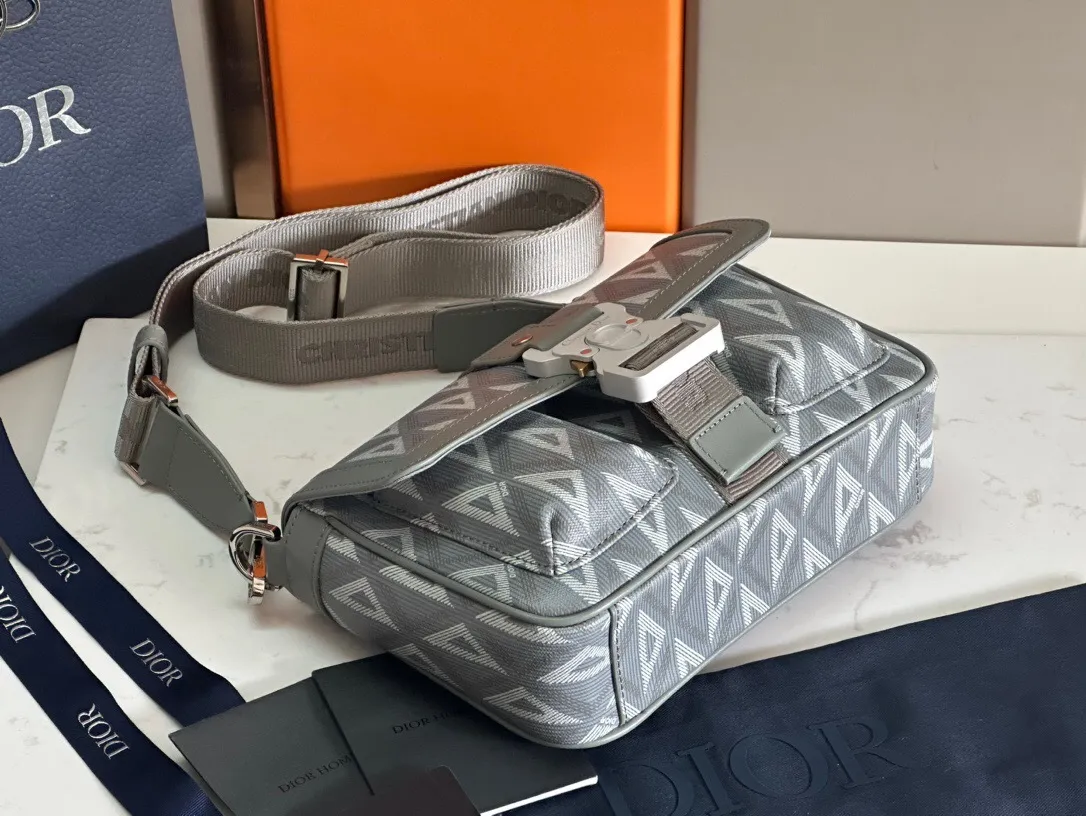 All categories 💚 Top version men’s bags 💚 DIOR 2025 official website new DIOR crossbody bag