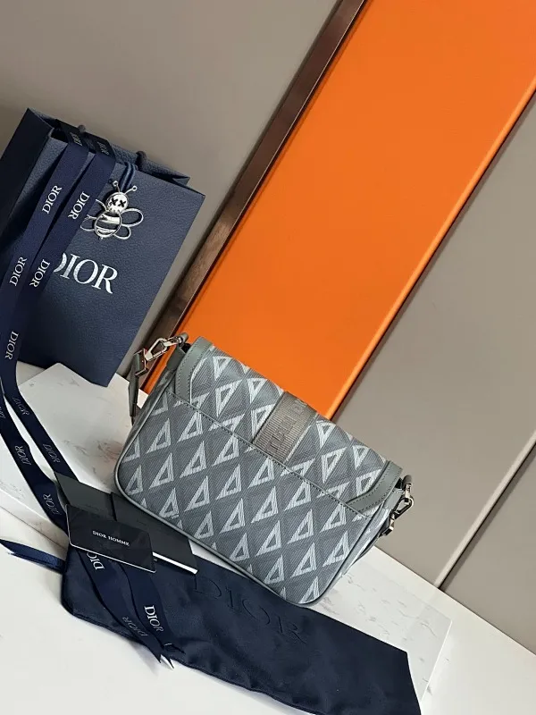 All categories 💚 Top version men’s bags 💚 DIOR 2025 official website new DIOR crossbody bag
