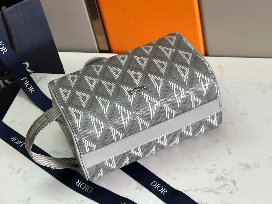 All categories 💚 Top version men’s bags 💚 DIOR 2025 official website new DIOR toiletry bag