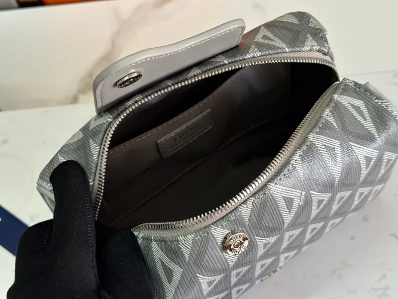 All categories 💚 Top version men’s bags 💚 DIOR 2025 official website new DIOR toiletry bag