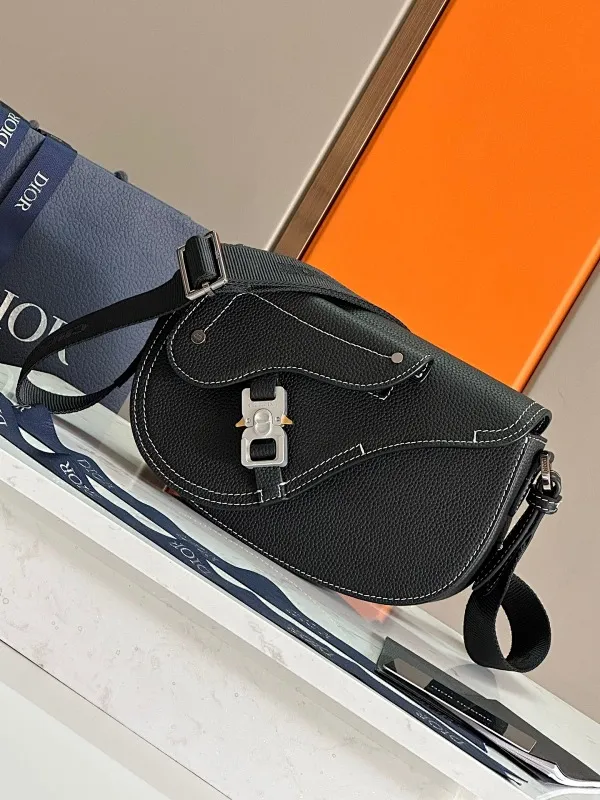 All categories 💚 Top version men’s bags 💚 DIOR 2025 official website new DIOR crossbody bag
