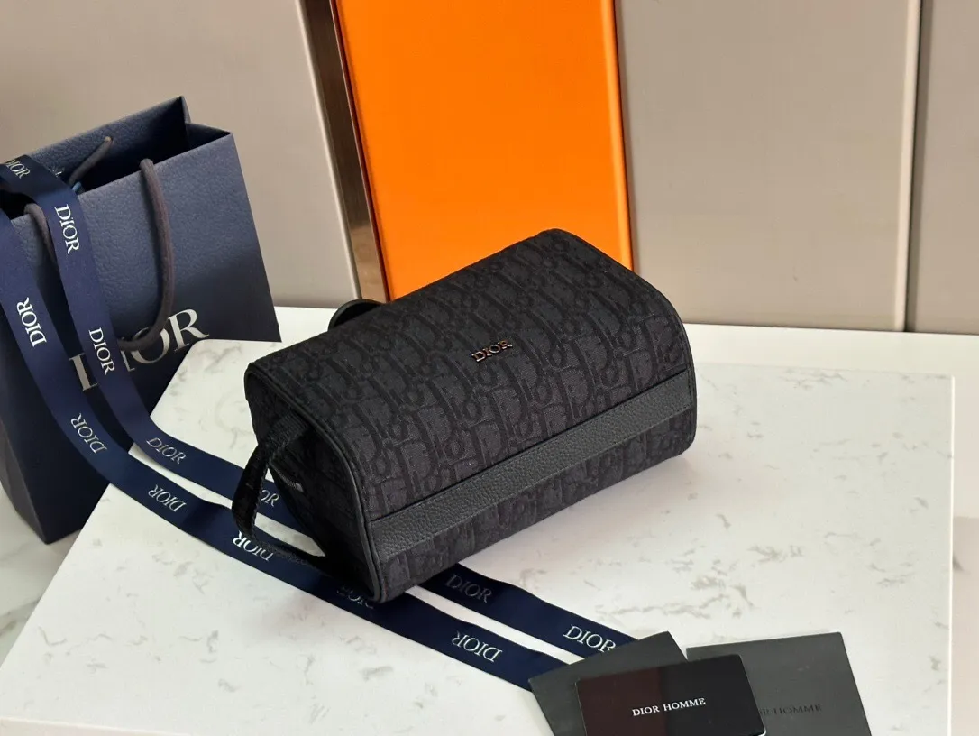 All categories 💚 Top version men’s bags 💚 DIOR 2025 official website new DIOR toiletry bag