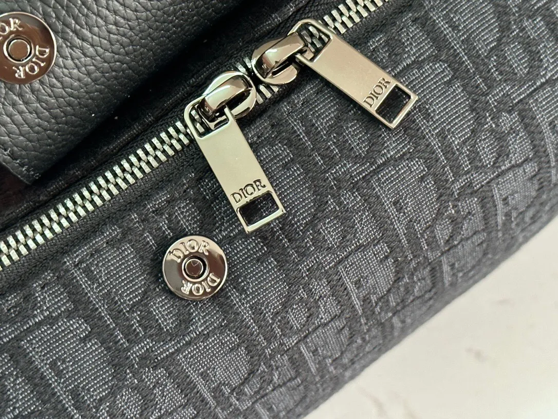 All categories 💚 Top version men’s bags 💚 DIOR 2025 official website new DIOR toiletry bag