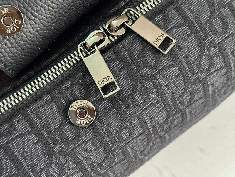 All categories 💚 Top version men’s bags 💚 DIOR 2025 official website new DIOR toiletry bag