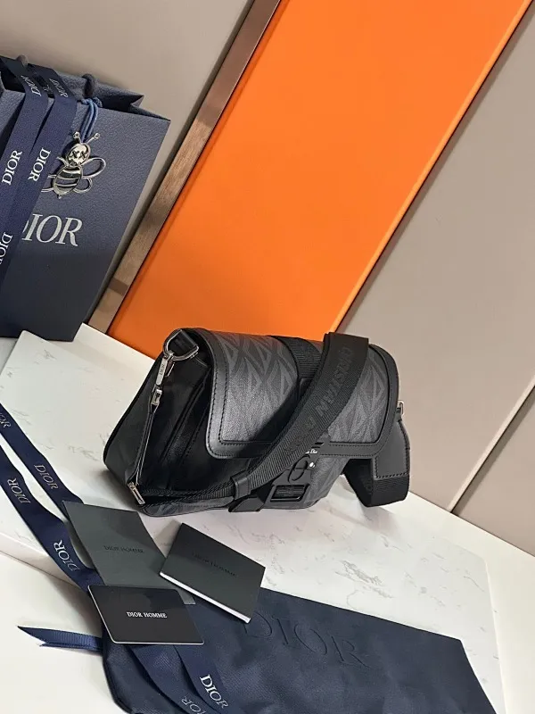 All categories 💚 Top version men’s bags 💚 DIOR 2025 official website new DIOR crossbody bag