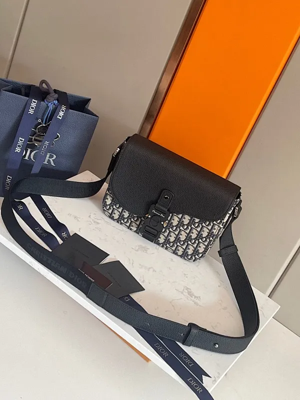 All categories 💚 Top version men’s bags 💚 DIOR 2025 official website new DIOR crossbody bag