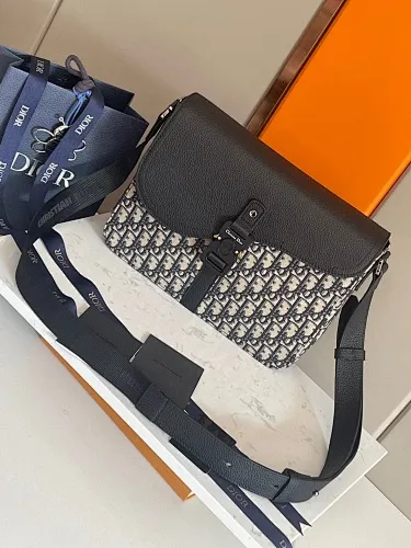 All categories 💚 Top version men’s bags 💚 DIOR 2025 official website new DIOR crossbody bag