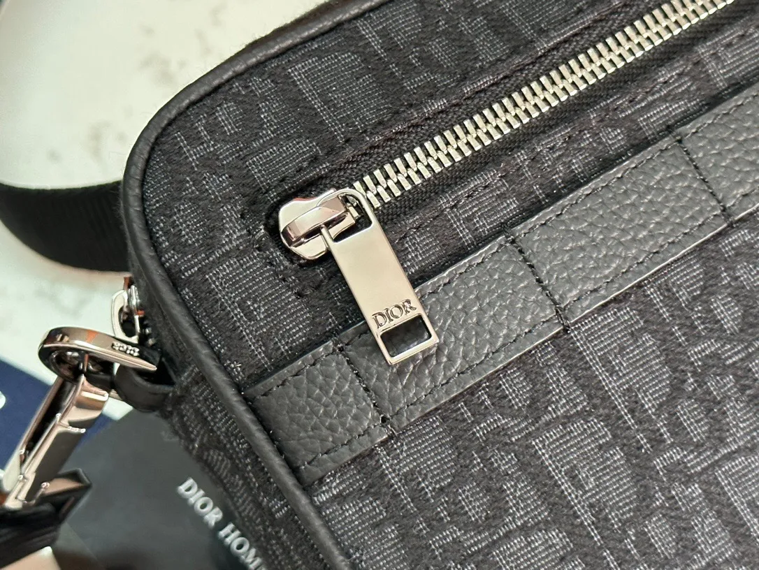 All categories 💚 Top version men’s bags 💚 DIOR 2025 official website new DIOR crossbody bag