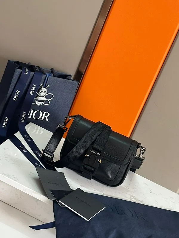 All categories 💚 Top version men’s bags 💚 DIOR 2025 official website new DIOR crossbody bag