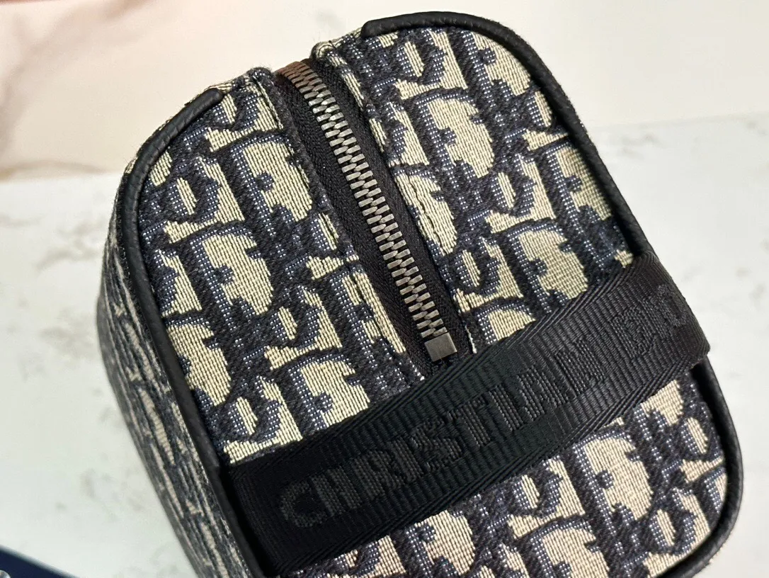 All categories 💚 Top version men’s bags 💚 DIOR 2025 official website new DIOR toiletry bag