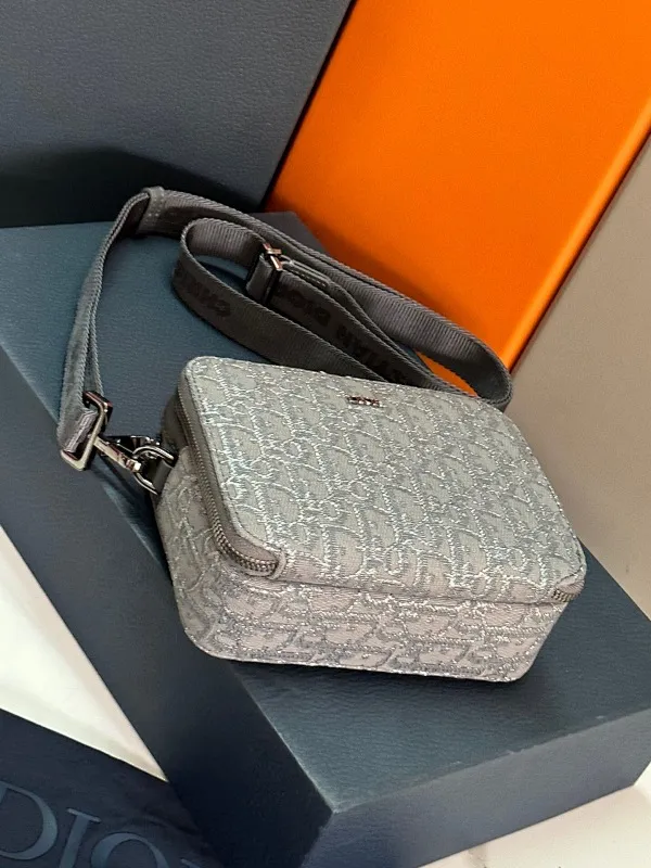 All categories 💚 Top version men’s bags 💚 DIOR 2025 official website new DIOR crossbody bag