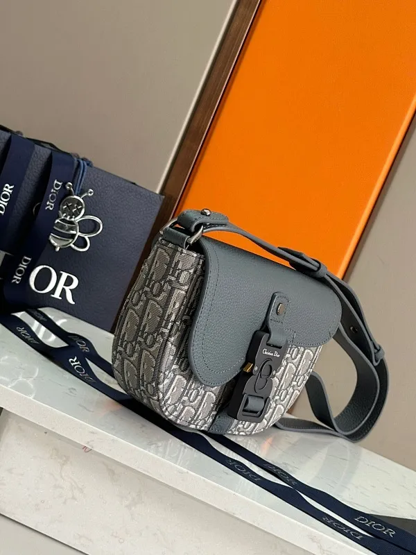 All categories 💚 Top version men’s bags 💚 DIOR 2025 official website new DIOR crossbody bag