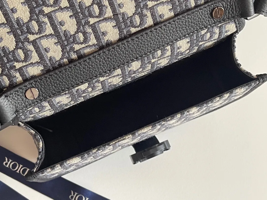 All categories 💚 Top version men’s bags 💚 DIOR 2025 official website new DIOR crossbody bag