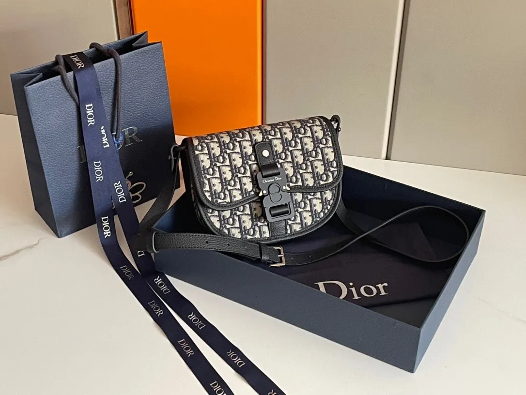 All categories 💚 Top version men’s bags 💚 DIOR 2025 official website new DIOR crossbody bag